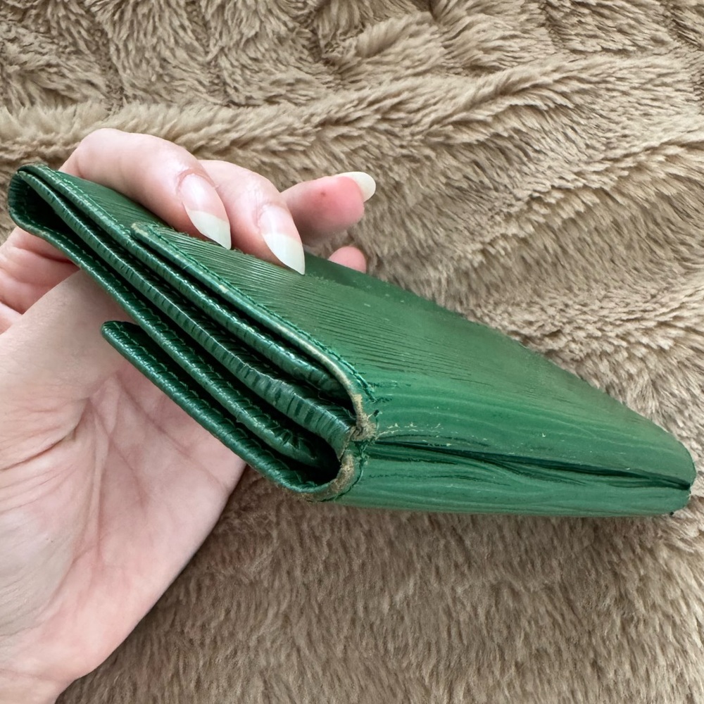 LOUIS VUITTON Green Elise Epi Leather Compact Wallet - Picture 8 of 13